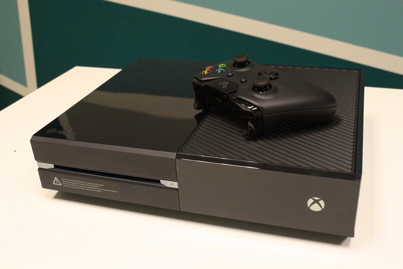 heres-the-console-with-the-controller-to-give-you-an-idea-of-its-size