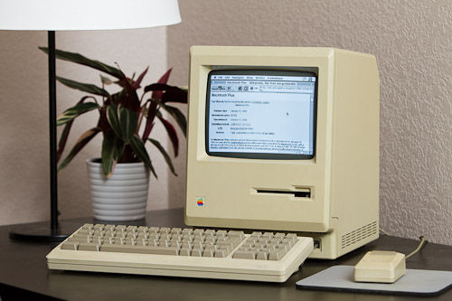 苹果Macintosh Plus电脑