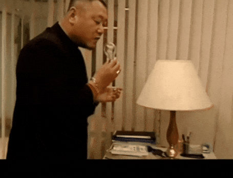 把电脑分辨率改成 500% —— 「赛博灯泡」