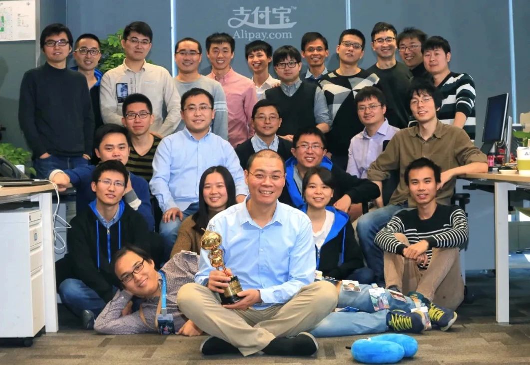 OceanBase 创始人、首席科学家阳振坤荣誉退休